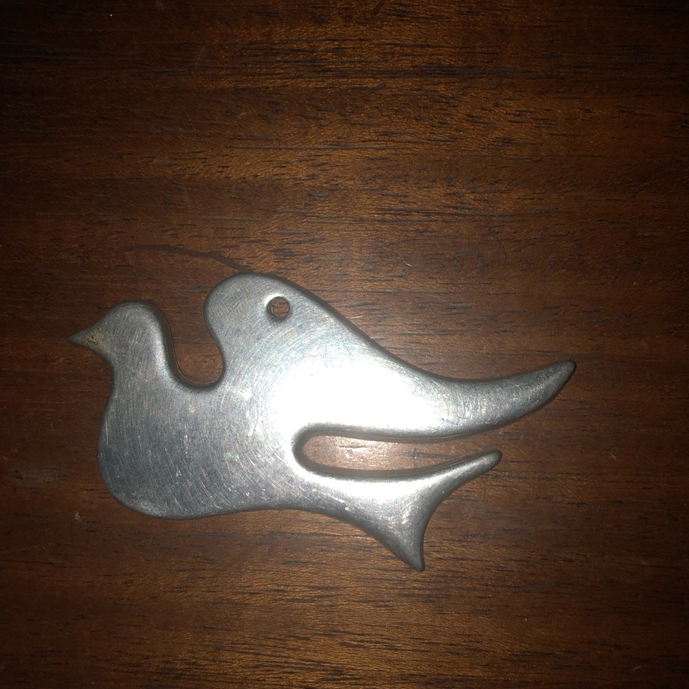 Wilton Pewter Dove Charm- 21A $12 or 🎉
